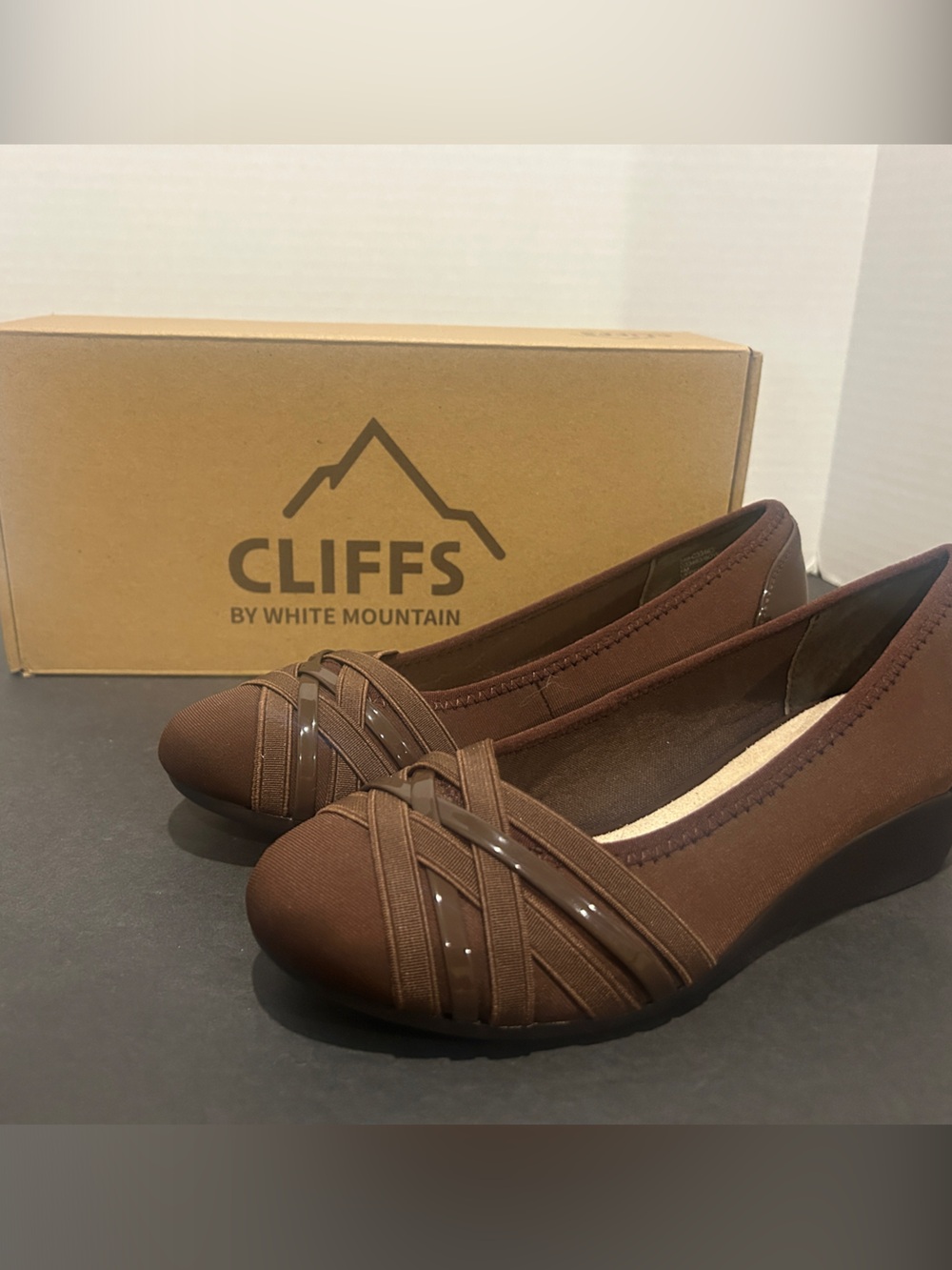 Cliffs by WHITE MOUNTAIN Bowie Brown Patent Trim Wedge Shoes- NEW- Size 6